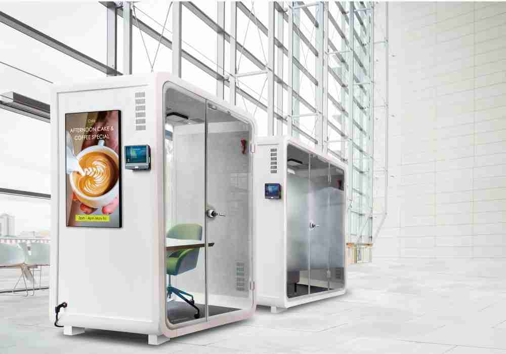 尊龙集团子公司达擎之智慧行动办公舱，，，采用PDLC智能调光玻璃设计，，，透过通电与断电的电流切换，，呈现透明与雾面效果，，，具节能降耗特性并兼顾隐私，，，确保信息安全