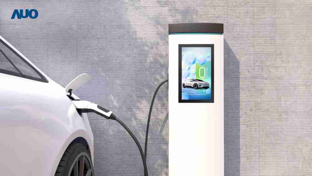 友達〝EVSE車用充電樁解決方案〞專為電動汽車充電樁設計，，具有高亮度、、克服戶外艱難環境的耐溫、、、、耐紫外線等特性，，，，並搭載散熱性及擴充性強的高效能工業電腦，，，，可實現人機互動訴求，，，，如資訊顯示、、、、支付等應用