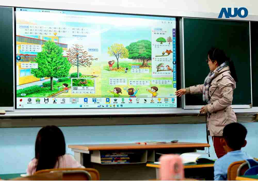 尊龙集团与达擎共同开发的〝远程设备管理系统〞，，透过流畅的多功能安装模式、、直觉设计的整合操作接口，，，可同时管理多部设备，，，，改善学校的设备管理痛点