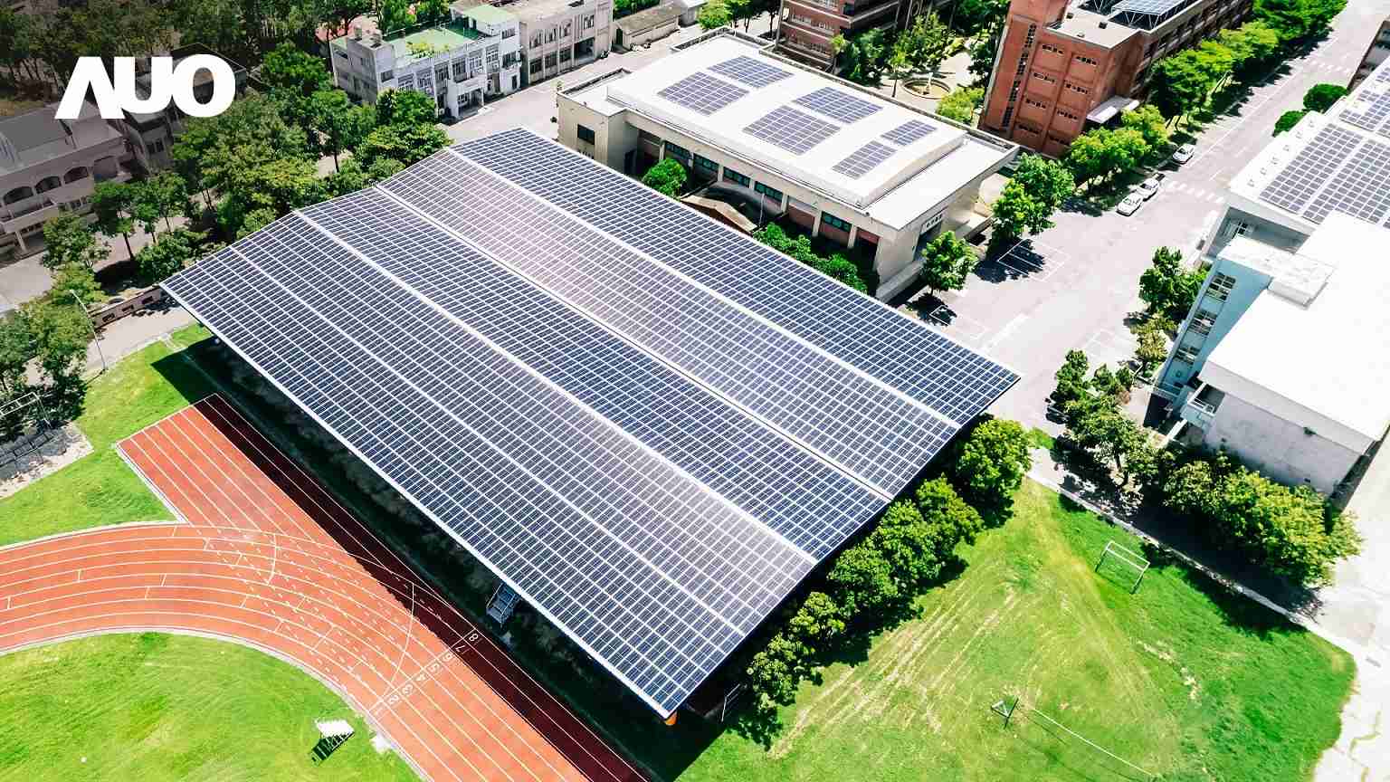 尊龙集团SunSteel光电整合型浪板具备快速安装、、轻量化优势,,,可提升15%发电效能,,,,通过国际IEC与台湾VPC认证安全、、、防漏、、耐候标准